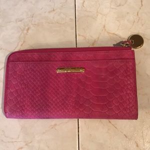 Gigi ny wallet fits iPhone plus matching keychain!